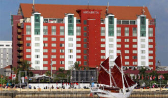 hotel aryaduta makassar dengan pemandangan pantai