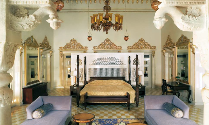 fasilitas mewah di hotel taj lake palace udaipur