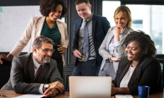 Mengelola Tim Dalam Bisnis